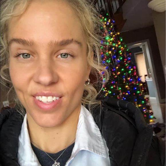 Meet your Posher, Christina - Picture 2 of 3